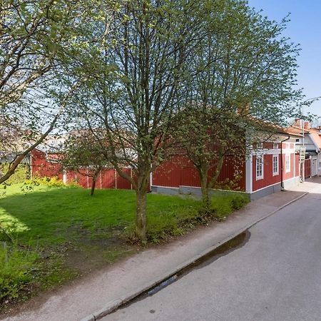 Gardshuset Mitt I Centrala Gaevle Luaran gambar